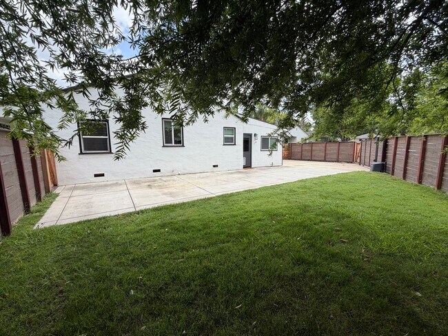 Building Photo - 3 Bedroom | 1.5 Bathroom | Single-Family Home