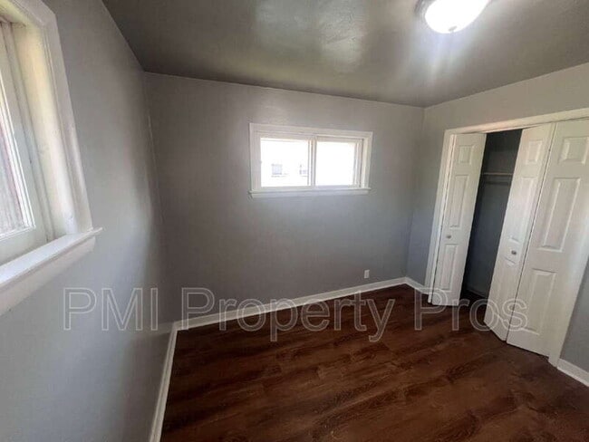 Building Photo - 5650 N 61st St