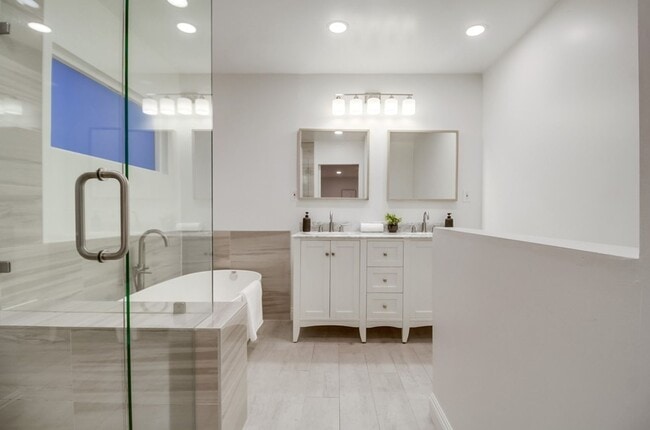 Building Photo - Beautiful house in heart of Point Loma