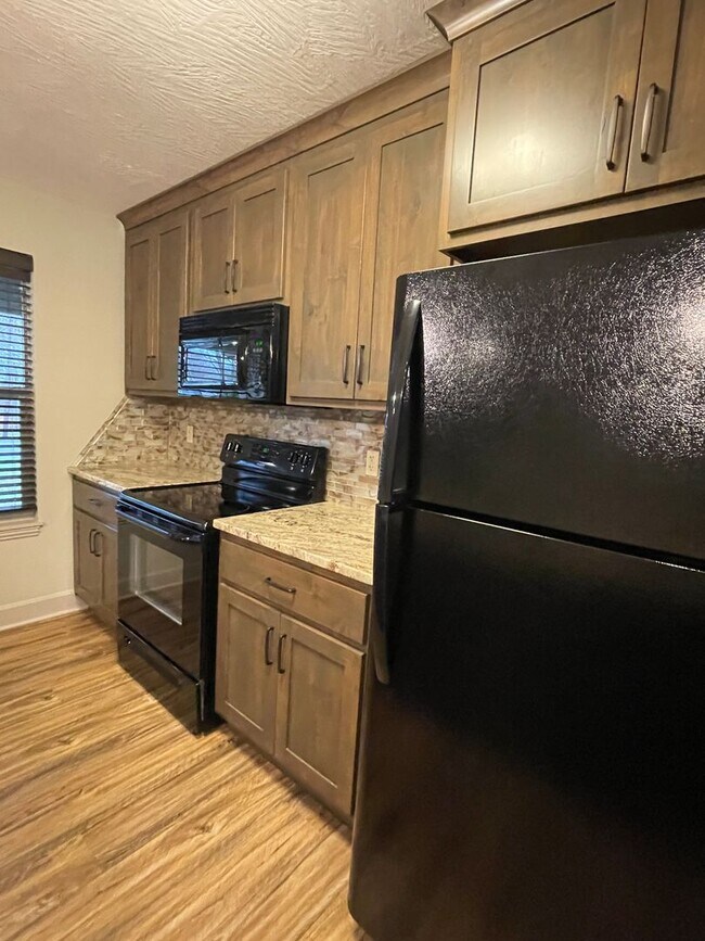 Building Photo - Gorgeous and Upscale Home Available Now!