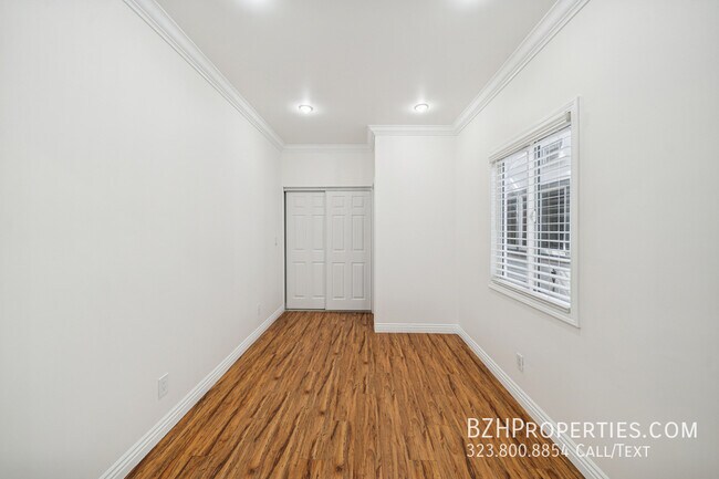 Building Photo - 6680 De Longpre Ave