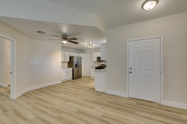 Building Photo - Charming 3-Bed, 2-Bath Single-Story Home i...