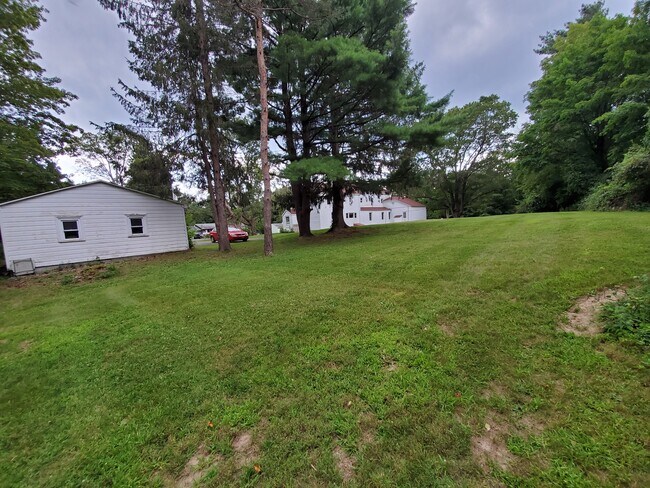 Building Photo - 27 Beaver Rd