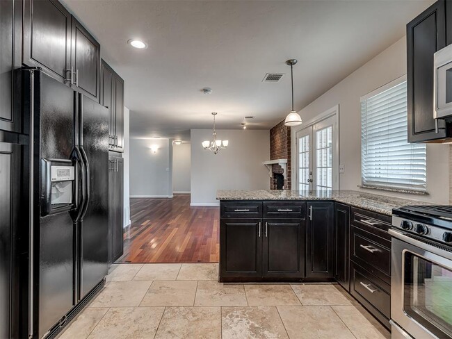 Building Photo - 8 South Ave