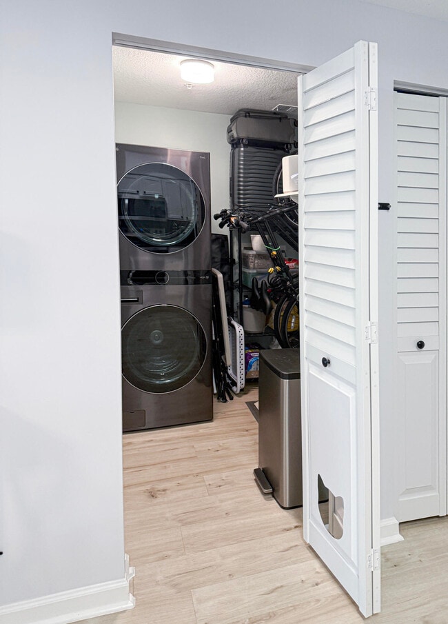 Building Photo - 275 Murcia Dr