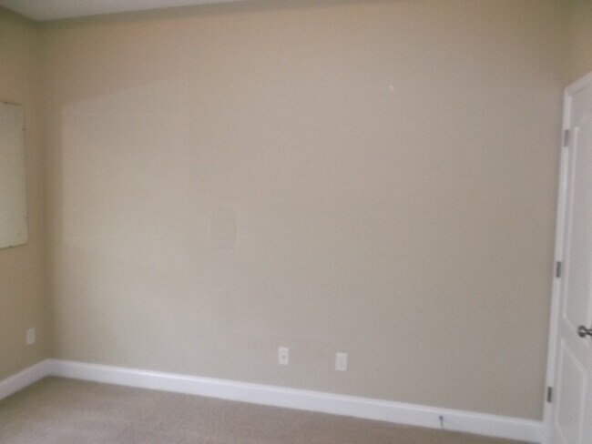 Building Photo - Absolutely Gorgeous!