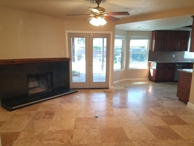 Building Photo - Lovely Roseville Home Close to School, Sho...