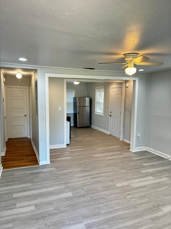 Building Photo - 314 Celery Ave S