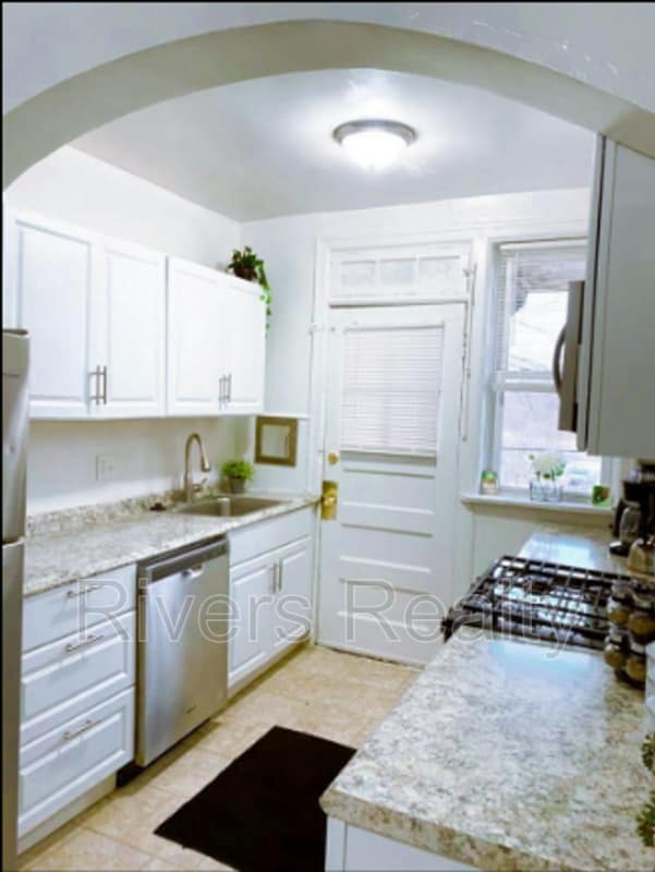 Building Photo - 6649 Berthold Ave