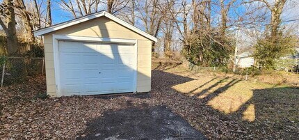 Building Photo - 3-Bedroom Home with New Carpet, Basement & Garage in Berkeley