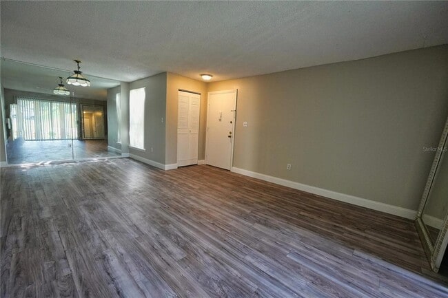 Building Photo - 512 Orange Dr