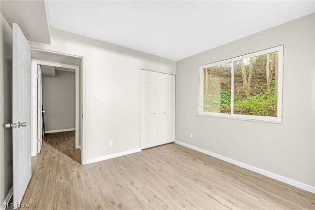 Building Photo - 167 N Seiberling St