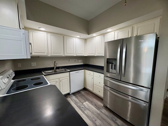 Building Photo - 2 Bedroom 2 Bathroom in Woodland View Harr...