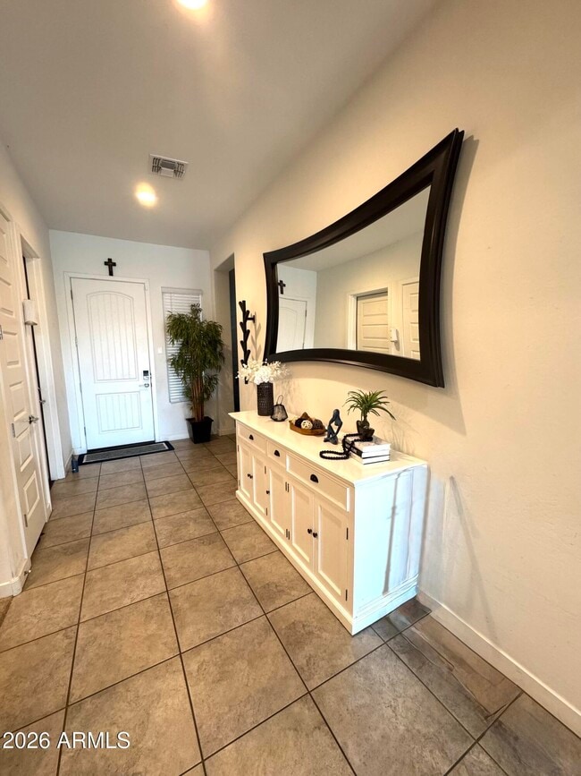 Building Photo - 9221 W Glenrosa Ave