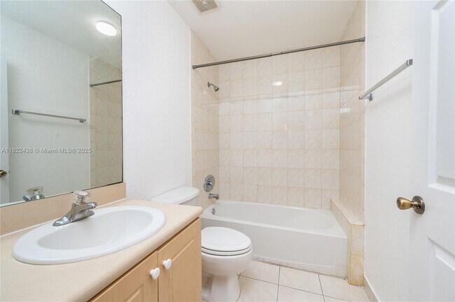 Building Photo - 2851 Riverside Dr