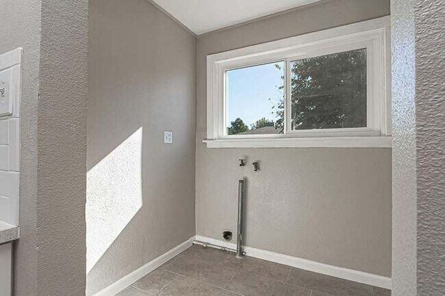 Building Photo - 155 N Bryan Ave