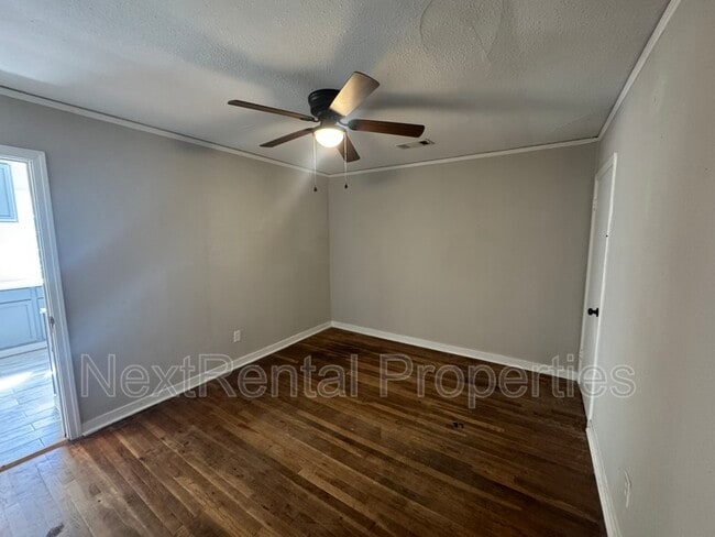 Building Photo - 535 Robinhood Rd