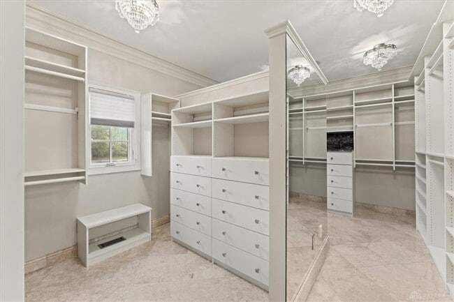 Building Photo - 9020 Whisperinghill Dr