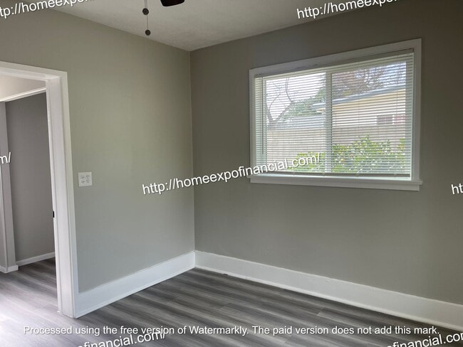 Building Photo - Nice house (Front House)