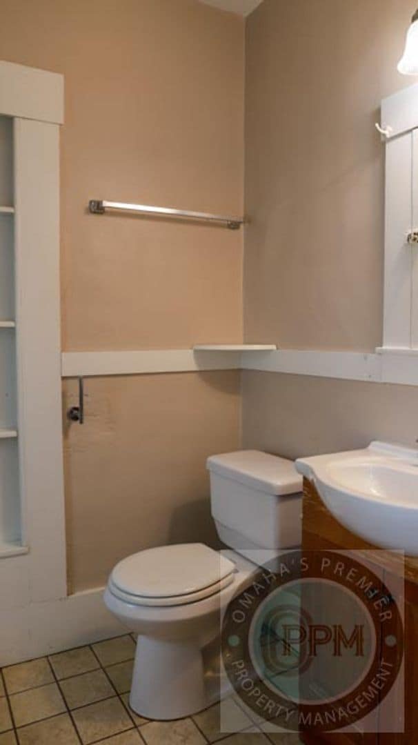 Building Photo - Comfortable 1 Bedroom/1 Bathroom/Aksarben-Elmwood Park