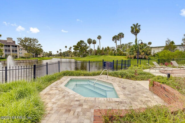 Building Photo - 400 Sandiron Cir