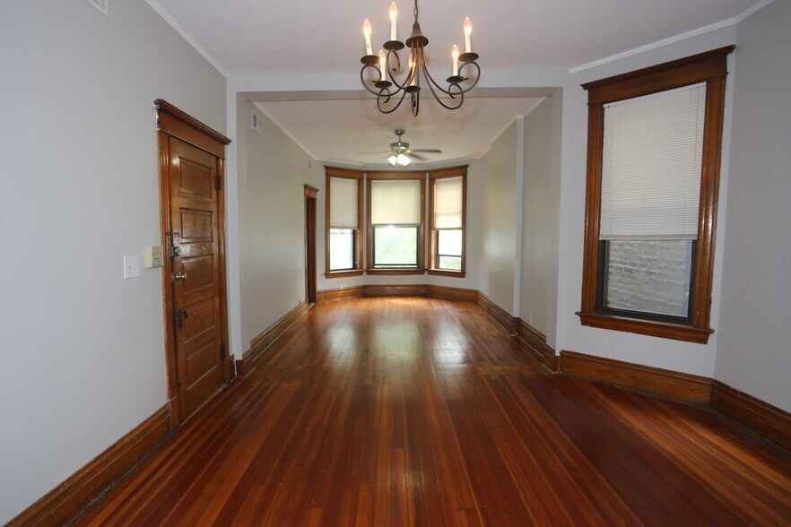 Building Photo - 1326 N Claremont Ave