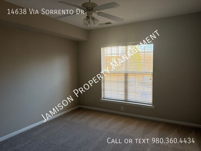 Building Photo - 14638 Via Sorrento Dr