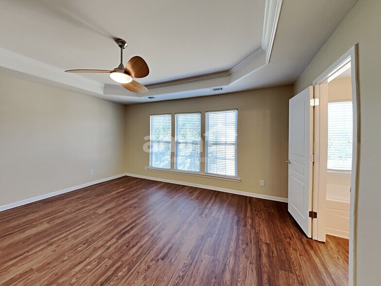 Building Photo - 10811 River Oaks Dr NW