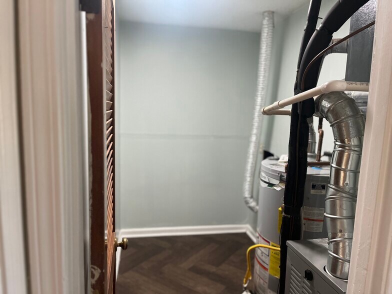 Laundry Room - 1515 Steadmantown Ln