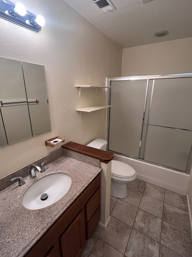 Building Photo - NICE UPDATED DUPLEX IN FAIR OAKS!!