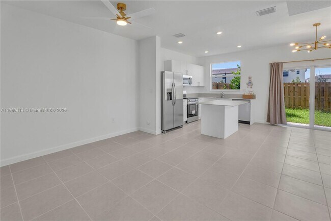 Building Photo - 2652 SE 28th St