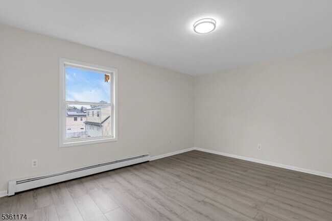 Building Photo - 477 Lewis St