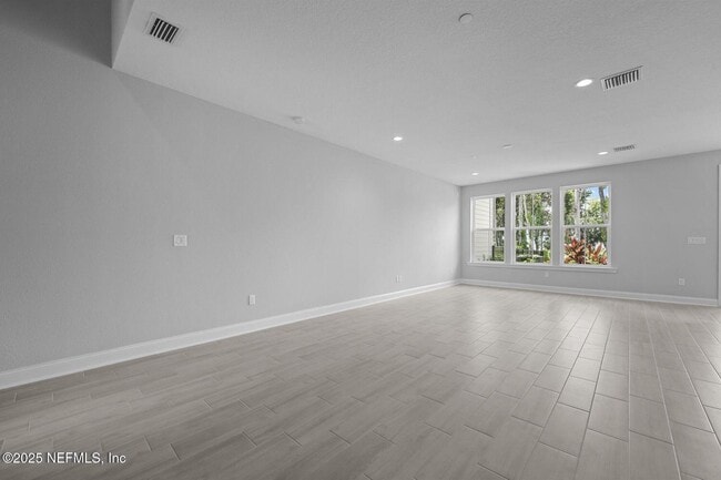 Building Photo - 27 Oak Pk Dr
