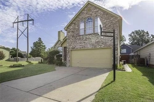 Building Photo - 9323 S Darlington Ave