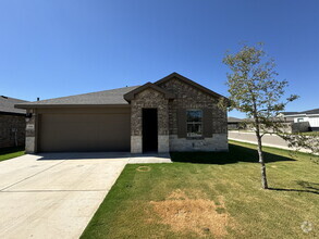 Building Photo - Spacious 4-bedroom, 2-bathroom Home!