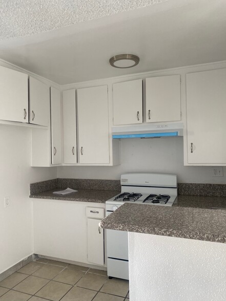 Building Photo - Summer Breeze Apartments