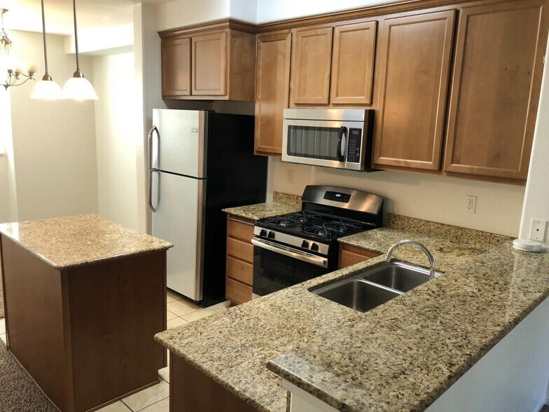 Kitchen - 2001 Club Center Dr