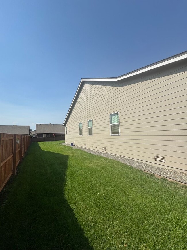 Building Photo - Immaculate Single-Story in the Ridgeview Neighborhood