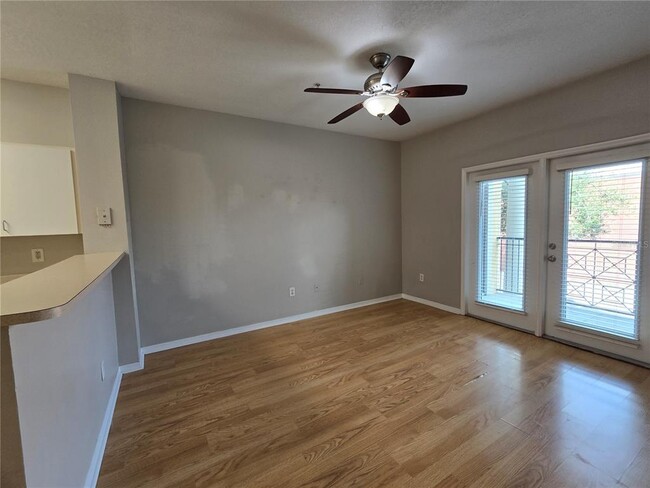 Building Photo - 1910 E Palm Ave