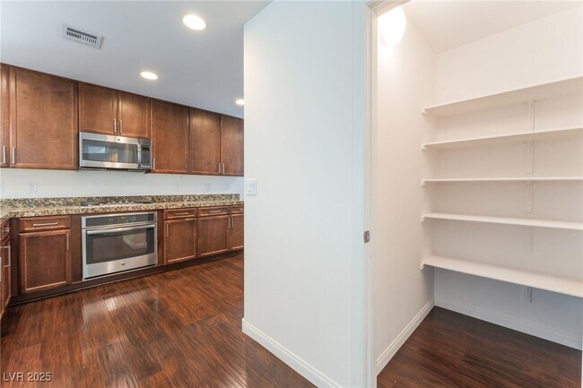 Building Photo - 10529 Headwind Ave