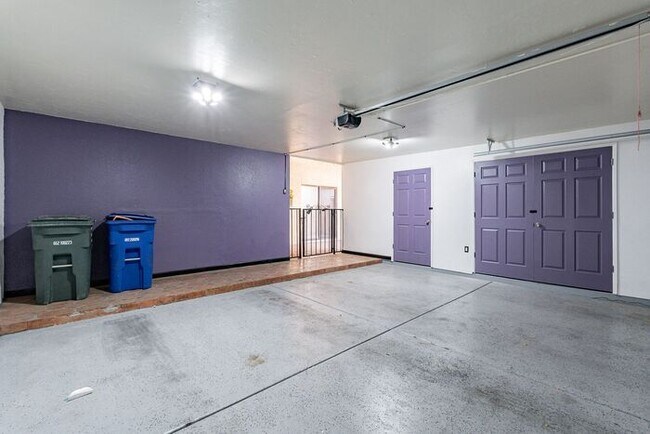 Building Photo - Pending/ Rented - 2-Car Garage & Fenced Yard! 2-Bed, 2-Bath Home in East Tucson