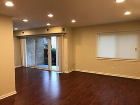 Building Photo - 8002 Chanute Plz