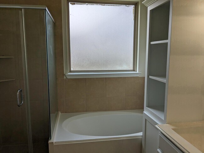 Building Photo - 18507 Magnolia Dell Dr