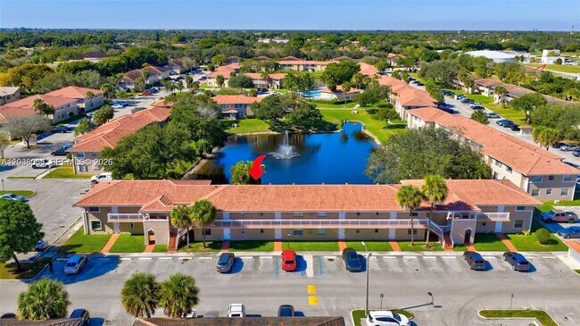 Building Photo - 908 Twin Lakes Dr