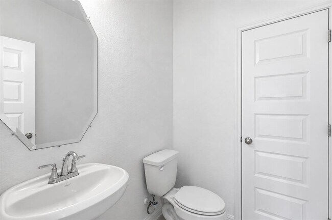 Building Photo - 7220 Poulain Dr