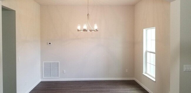 Building Photo - 5834 NW Coosa Dr