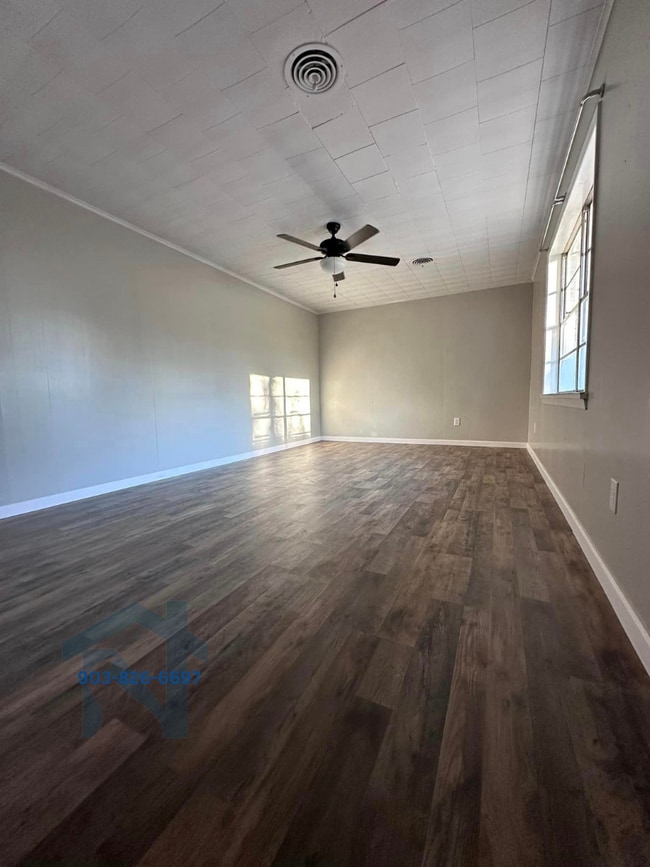 Building Photo - 102 S Wills St