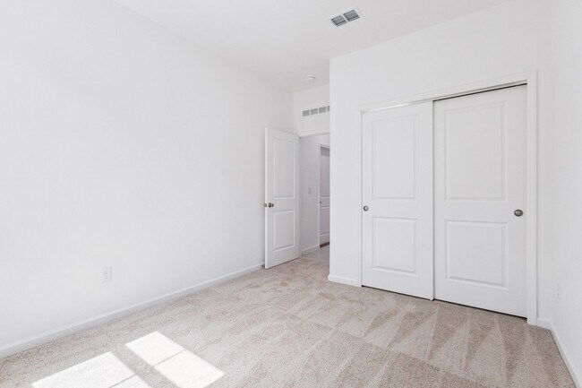 Building Photo - 3712 Watercliff Cir