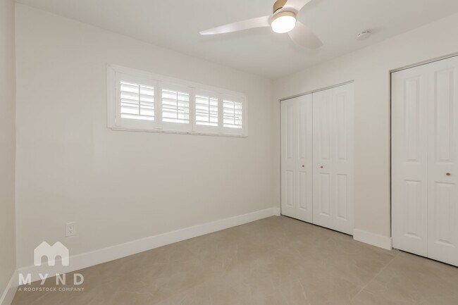 Building Photo - 10100 Paradise Blvd