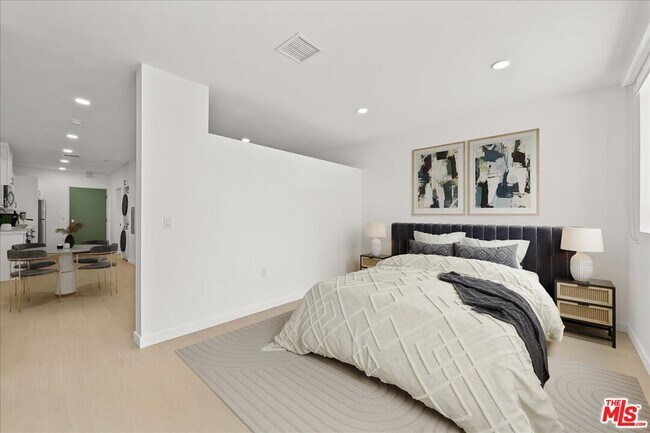 Building Photo - 3977 Beverly Blvd